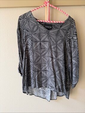 Tanoa Gray Geometric-Print Long Sleeve Tee